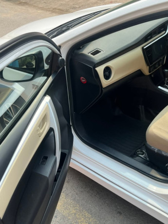 toyota-corolla-altis-x-manual-16-big-5
