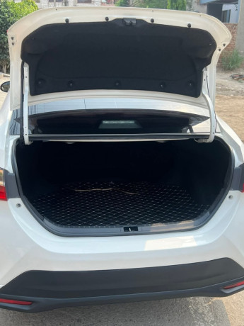 toyota-corolla-altis-x-manual-16-big-2