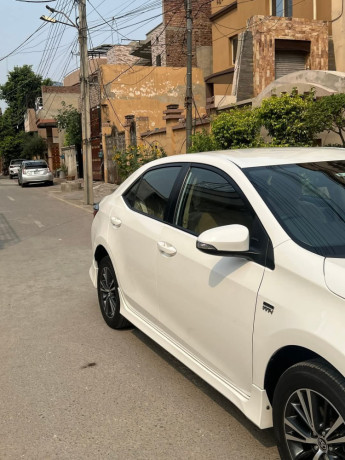 toyota-corolla-altis-x-manual-16-big-6