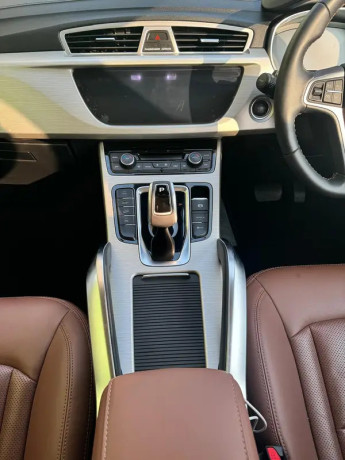 proton-x70-premium-fwd-2023-big-5