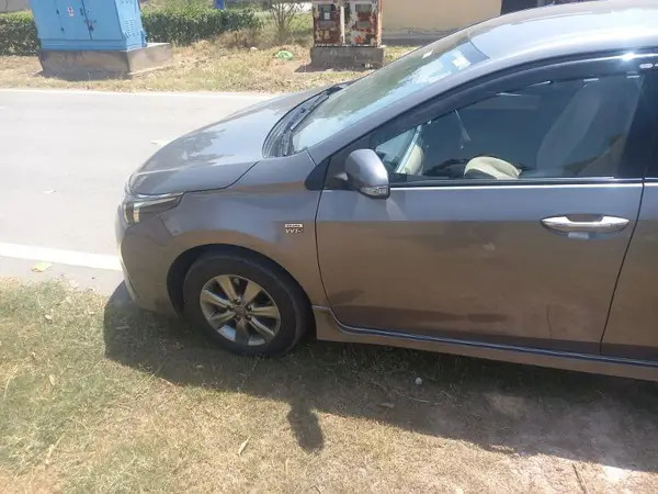 toyota-corolla-altis-16-big-1