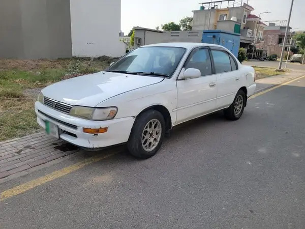 toyota-corolla-xe-big-2