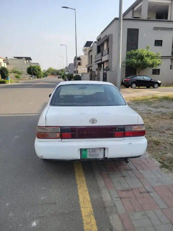 toyota-corolla-xe-big-0