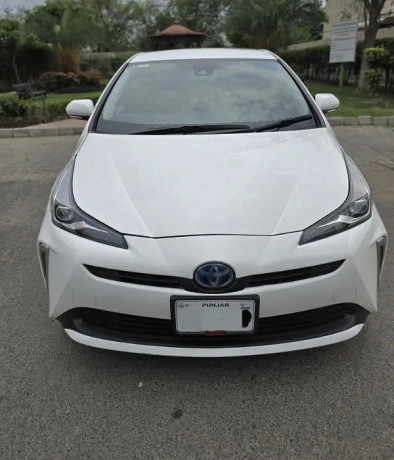 toyota-prius-2020-big-0