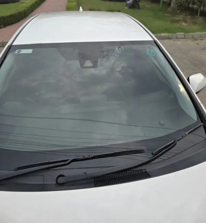 toyota-prius-2020-big-1