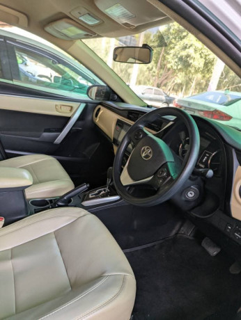 toyota-corolla-altis-16-x-cvt-i-big-5