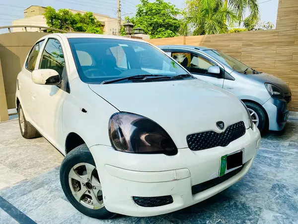 toyota-vitz-f-13-big-0