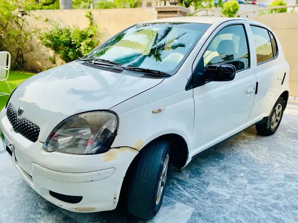 toyota-vitz-f-13-big-1