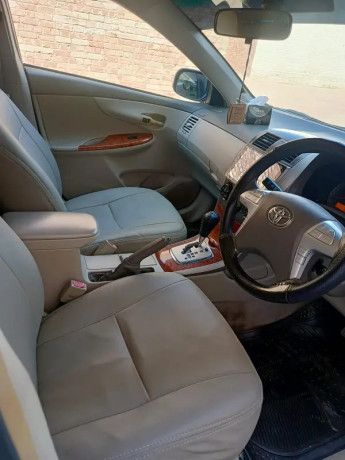 toyota-corolla-altis-2010-model-big-10