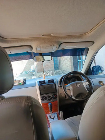 toyota-corolla-altis-2010-model-big-4