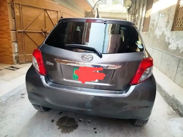 toyota-vitz-f-13-big-1