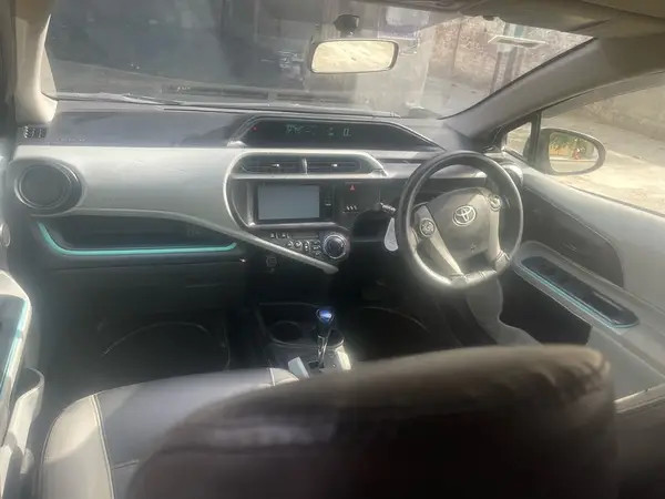 toyota-aqua-201216-geniun-condition-big-2