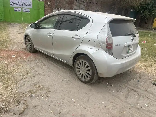 toyota-aqua-201216-geniun-condition-big-10
