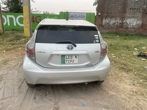toyota-aqua-201216-geniun-condition-big-8