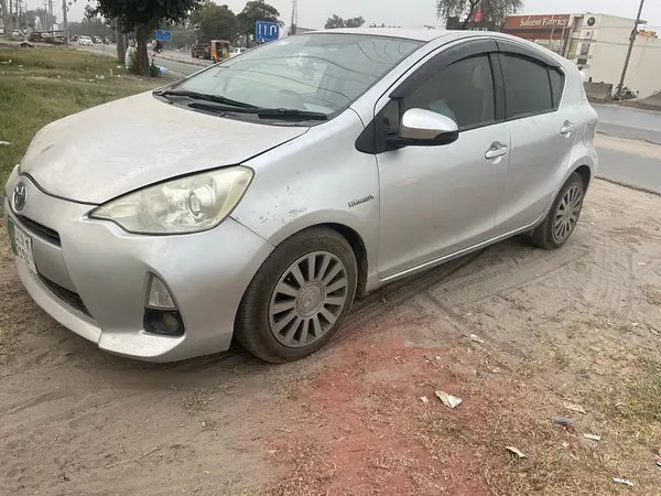 toyota-aqua-201216-geniun-condition-big-7