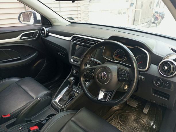 mg-zs-big-4