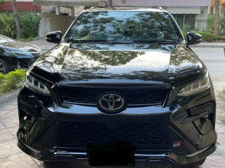 toyota-fortuner-gr-s-2025