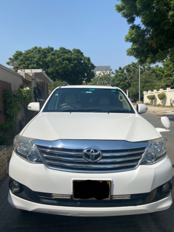 toyota-fortuner-27-v-big-0