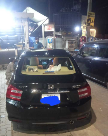 honda-city-15l-aspire-mt-big-2