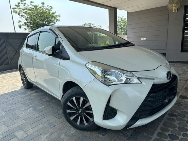 toyota-vitz-10f-safety-edition-iii-big-2