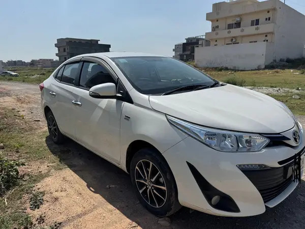toyota-yaris-15-ativ-x-big-1