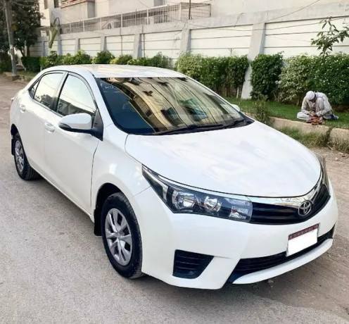 toyota-corolla-gli-2017automatic-white-big-1