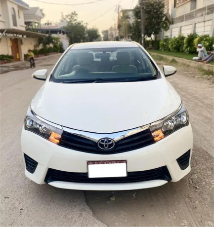 toyota-corolla-gli-2017automatic-white-big-0