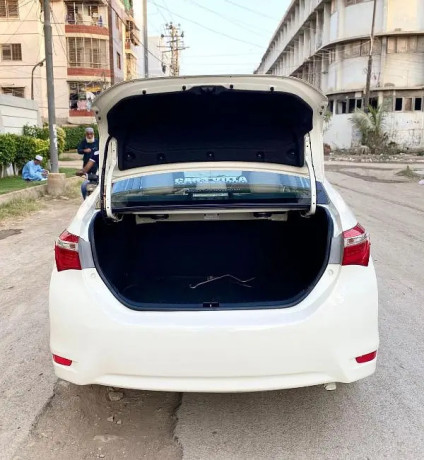 toyota-corolla-gli-2017automatic-white-big-12