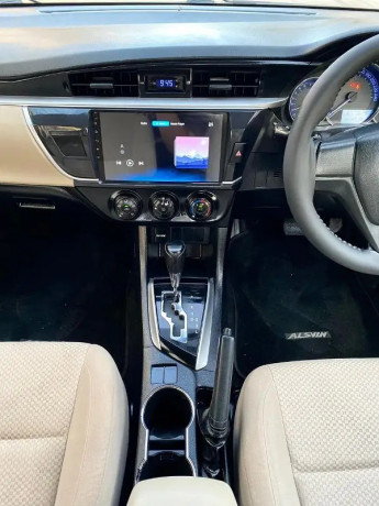 toyota-corolla-gli-2017automatic-white-big-6