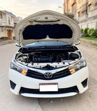 toyota-corolla-gli-2017automatic-white-big-9