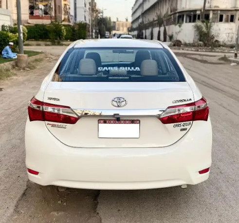 toyota-corolla-gli-2017automatic-white-big-3
