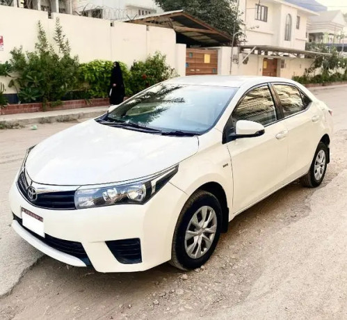 toyota-corolla-gli-2017automatic-white-big-2