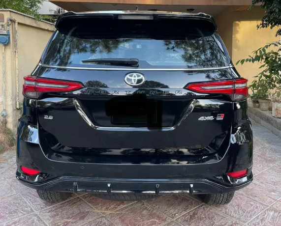 toyota-fortuner-gr-s-2025-big-6