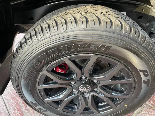 toyota-fortuner-gr-s-2025-big-1