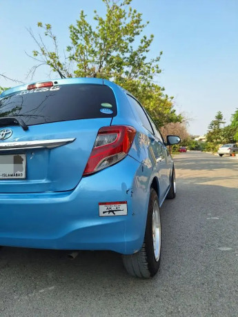 toyota-vitz-2015-big-7