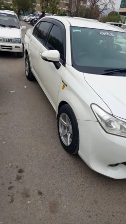 toyota-corolla-axio-20142016-hybrid-big-3