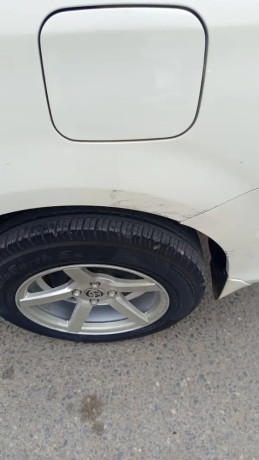toyota-corolla-axio-20142016-hybrid-big-2