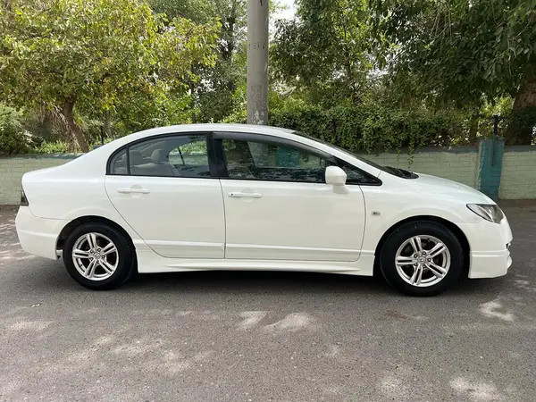 honda-civic-vti-oriel-2012-big-12