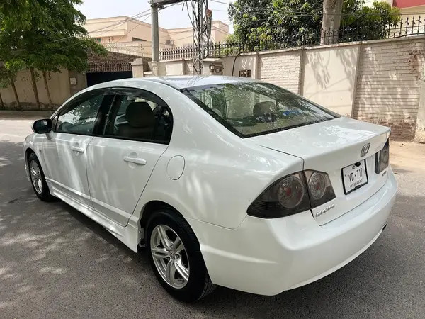honda-civic-vti-oriel-2012-big-4