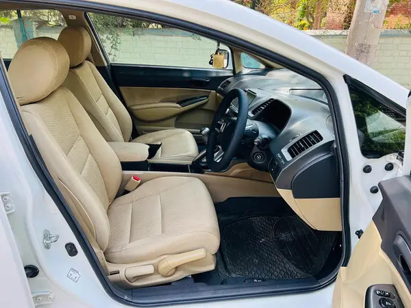 honda-civic-vti-oriel-2012-big-1