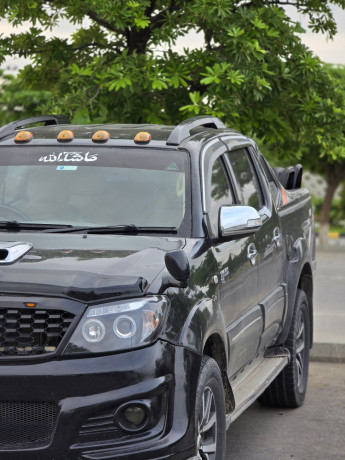 toyota-hilux-vigo-big-0