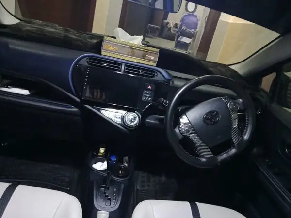 toyota-aqua-2015-big-6