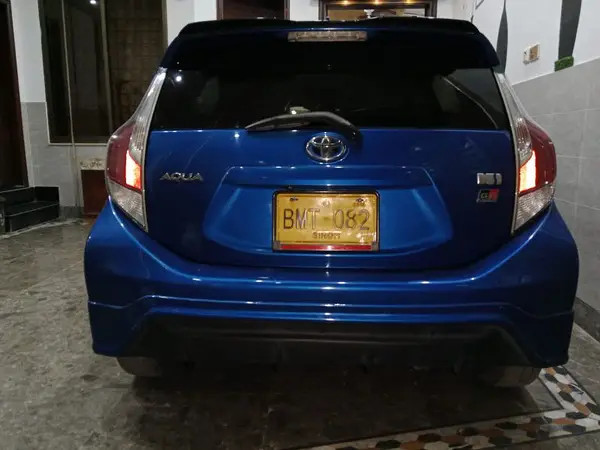 toyota-aqua-2015-big-2