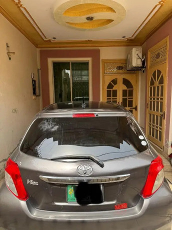 toyota-vitz-2011-2014-big-9