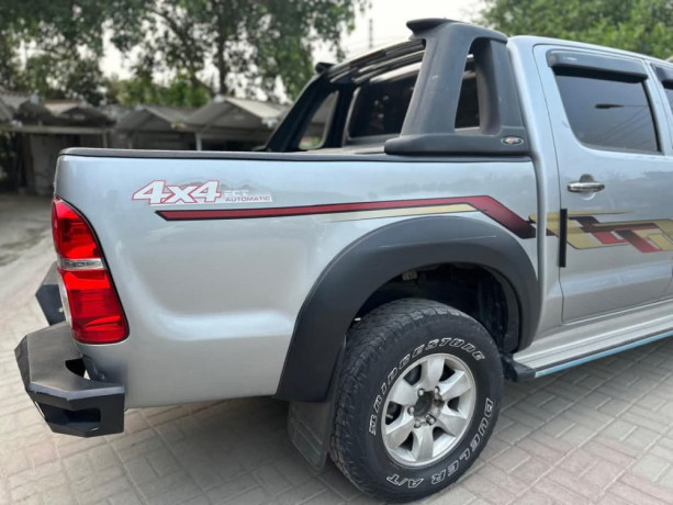 toyota-hilux-e-big-9