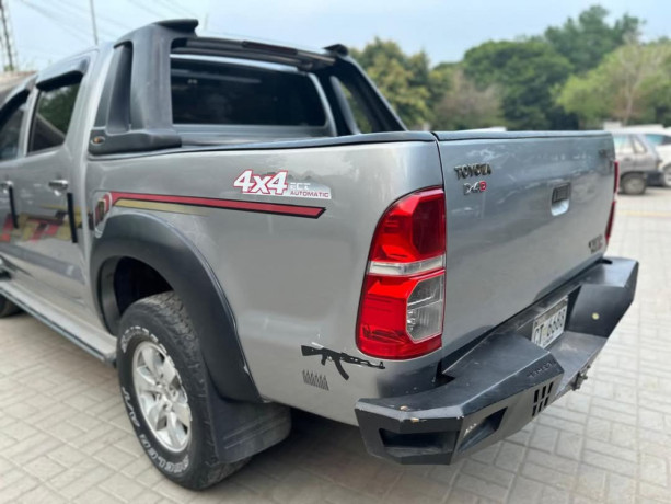 toyota-hilux-e-big-2
