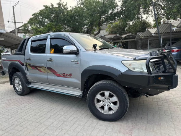 toyota-hilux-e-big-10