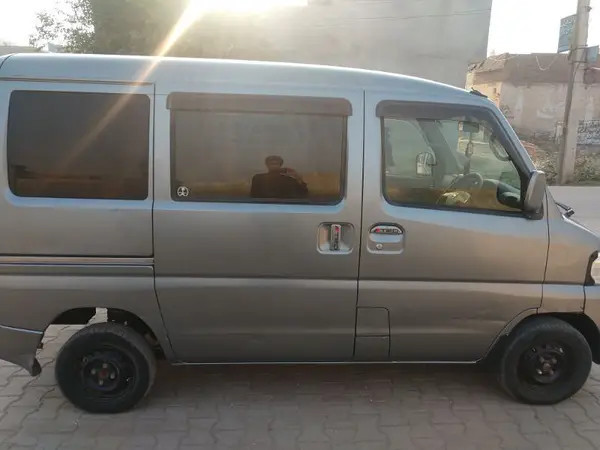 nissan-clipper-2013-big-3