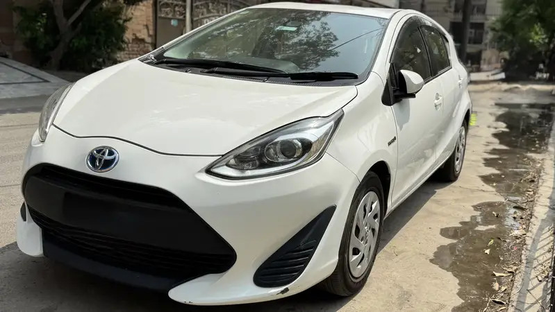 toyota-aqua-z-big-0