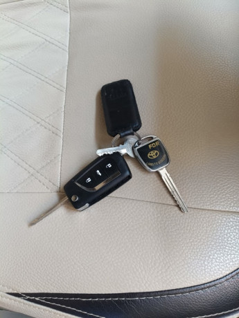 toyota-corolla-altis-x-manual-16-big-9
